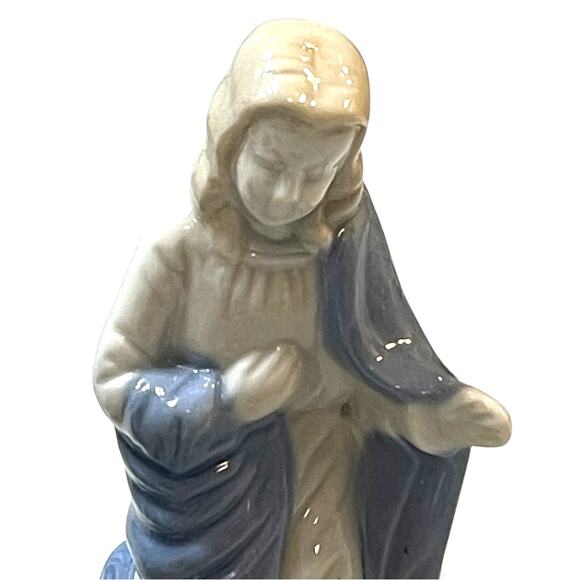 Vintage 3-Piece Nativity Set | Ceramic Holy Family Figurines - Picture 3 of 8